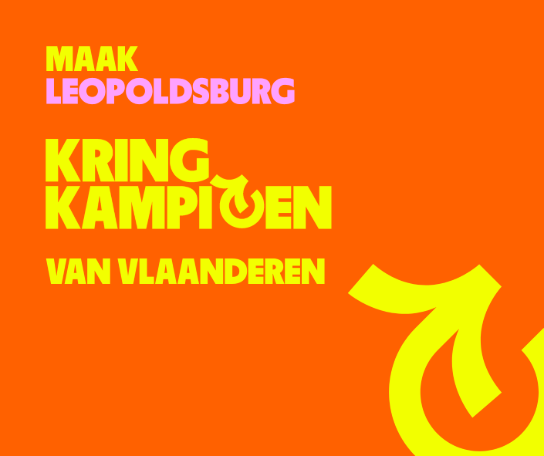 Tekst in felle kleuren op oranje achtergrond: Maak Leopoldsburg Kringkampioen van Vlaanderen. (vergroot foto)